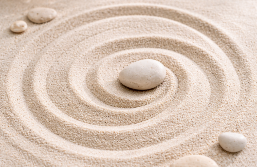 Sanftes spiralförmiges Sandmuster mit Naturdetails